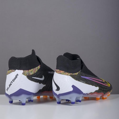 جزمة كرة قدم Nike