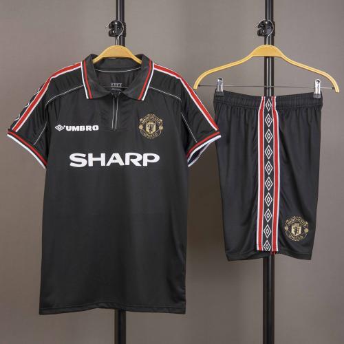 طقم مانشستر يونايتدالكلاسيك 1999/1998