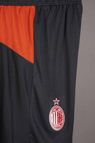 طقم ميلان الاساسي 2026/2025