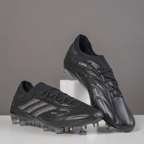 جزمة كرة قدم Adidas