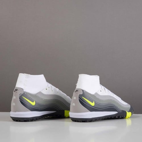 جزمة كرة قدم Nike