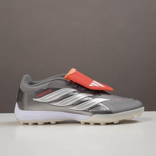 جزمة كرة قدم adidas