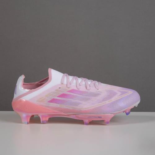 جزمة كرة قدم Adidas