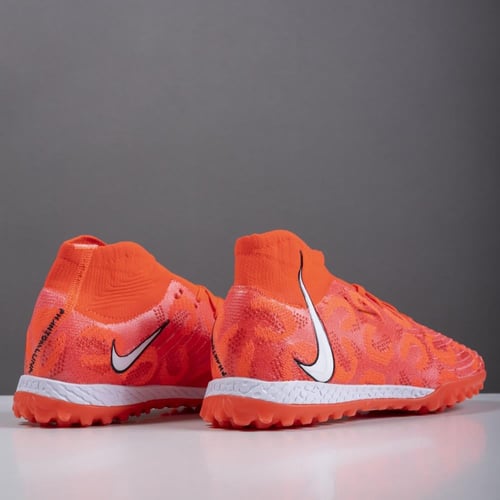 جزمة كرة قدم Nike