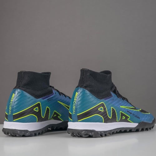 جزمة كرة قدم Nike