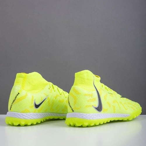 جزمة كرة قدم Nike