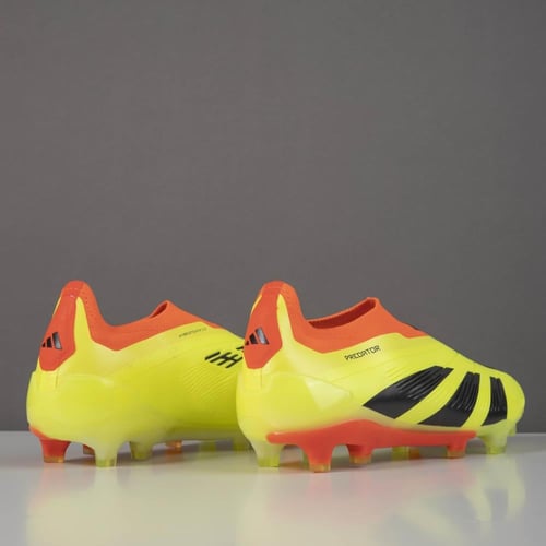 جزمة كرة قدم Adidas