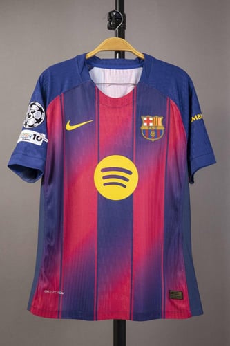 طقم برشلونة الاساسي 2025/2026