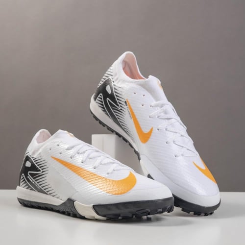 جزمة كرة قدم Nike