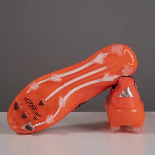 جزمة كرة قدم Adidas
