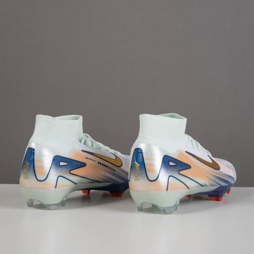 جزمة كرة قدم Nike