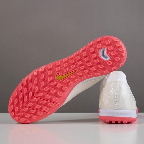 جزمة كرة قدم Nike