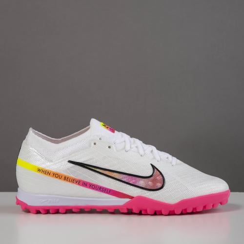 جزمة كرة قدم Nike