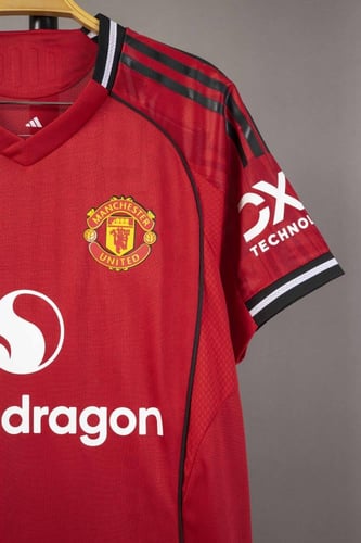 قميص مانشستر يونايتد الاساسي 2025/2026