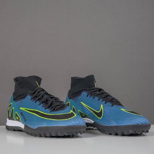 جزمة كرة قدم Nike