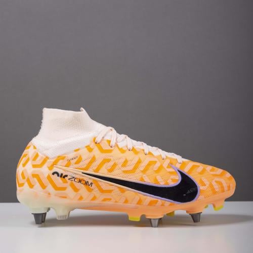 جزمة كرة قدم Nike