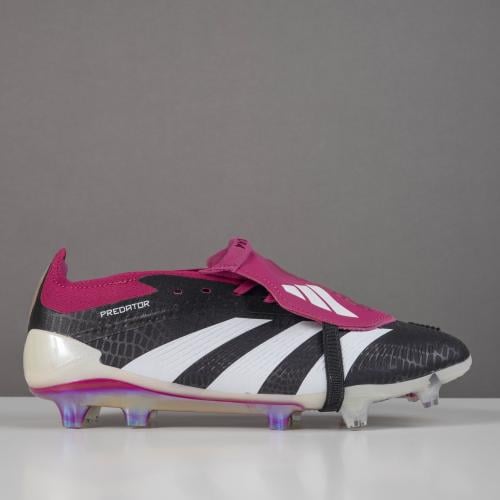 جزمة كرة قدم Adidas