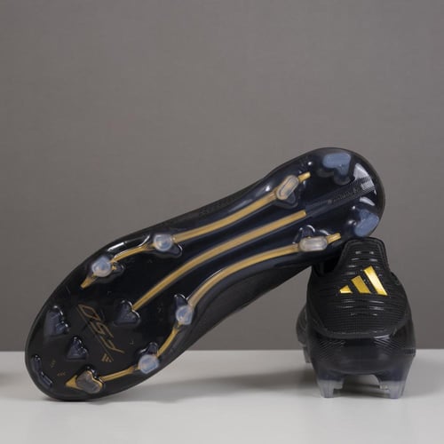 جزمة كرة قدم Adidas