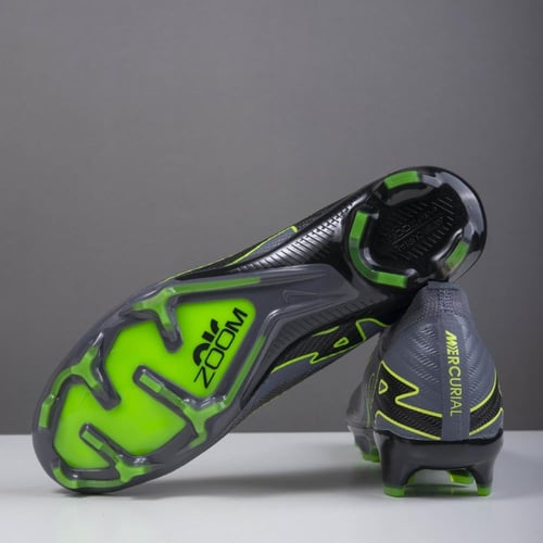 جزمة كرة قدم Nike