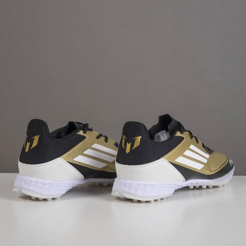 جزمة كرة قدم Adidas