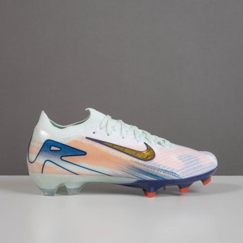 جزمة كرة قدم Nike