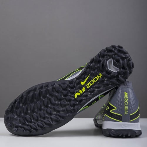 جزمة كرة قدم Nike