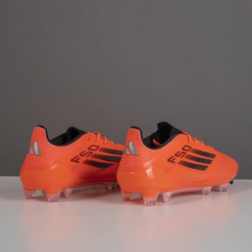 جزمة كرة قدم Adidas