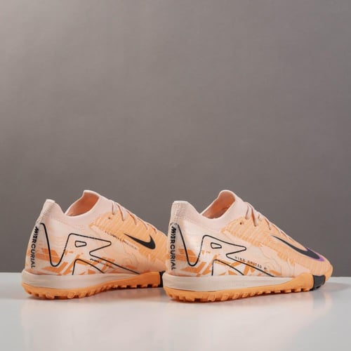 جزمة كرة قدم Nike