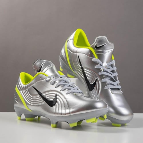جزمة كرة قدم Nike