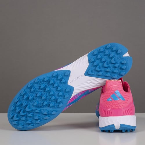 جزمة كرة قدم Adidas