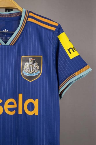 طقم نيوكاسل الكحلي 2025/2026