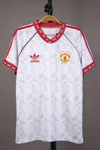 طقم مانشستر يونايتد الكلاسيكي 1991