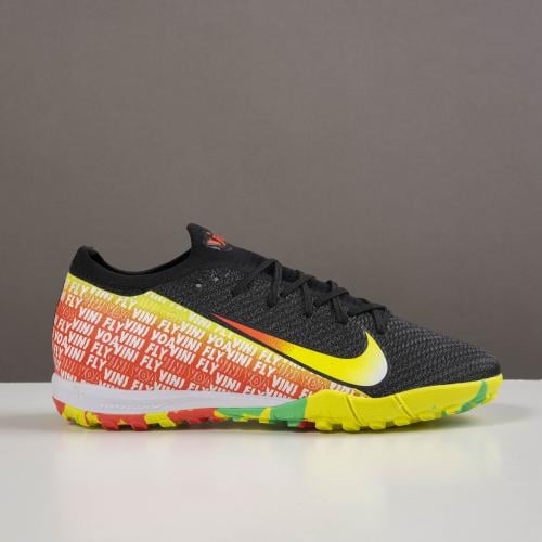 جزمة كرة قدم Nike