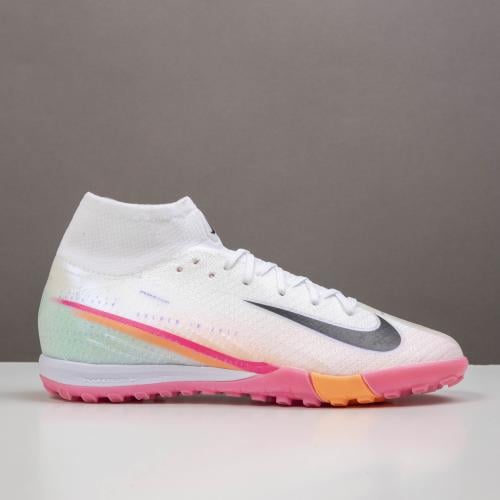 جزمة كرة قدم Nike