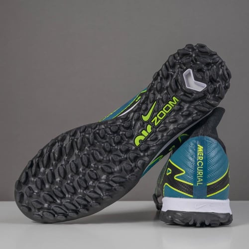 جزمة كرة قدم Nike