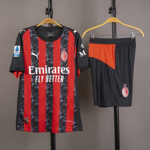 طقم ميلان الاساسي 2026/2025