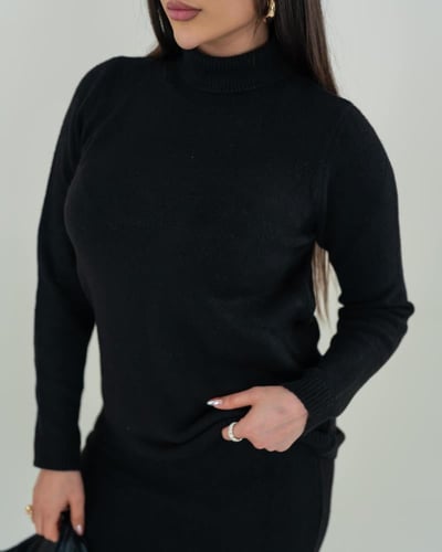 طقم شتوي بلوزة بياقة مرتفعة مع تنورة – فري سايز