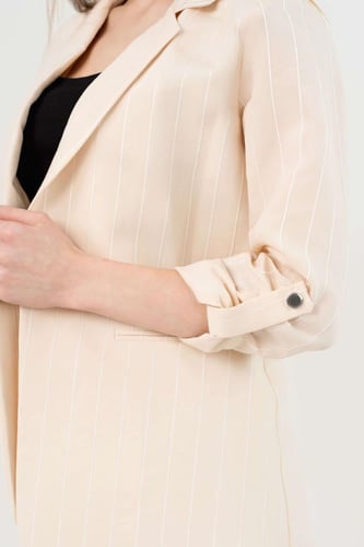 طقم رسمي نسائي مخطط بيج