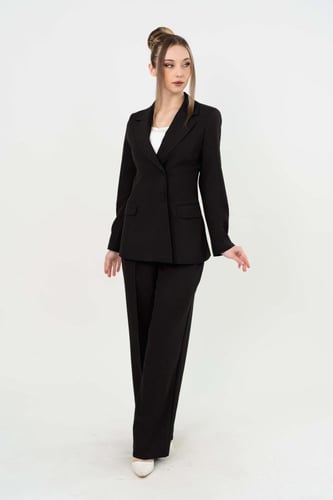 طقم نسائي رسمي مخصر