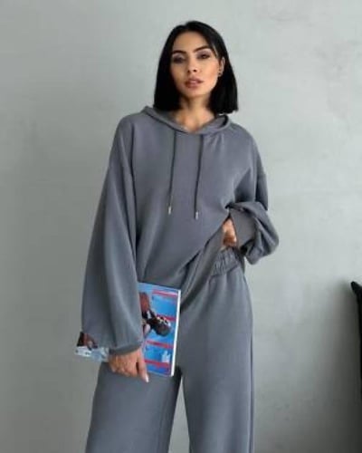 طقم هودي نسائي مع بنطلون كاجوال