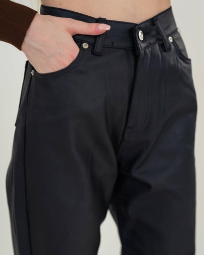 جينز نسائي مفتوح من الأسفل – أسود أنيق