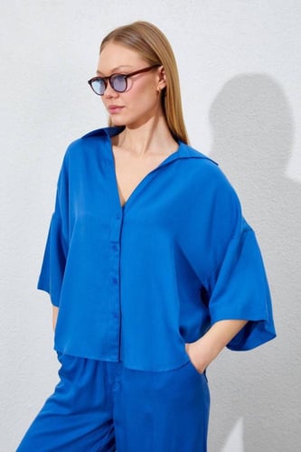 قميص نسائي قصير