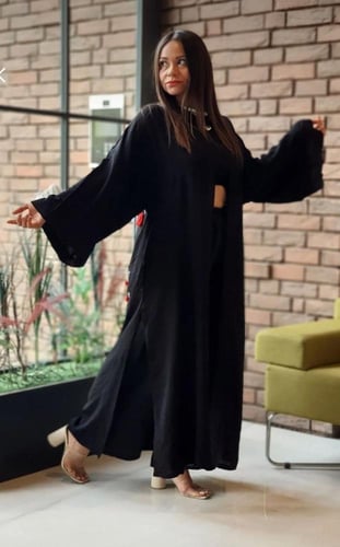عباية نسائية مطرزة يدوي أسود