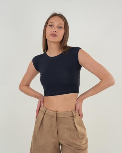 بلوزة قصيرة قطنية نسائية بأكتاف عريضة