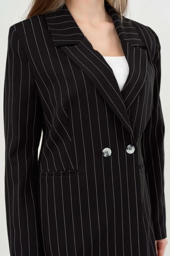 بدلة رسمية نسائية مخططة