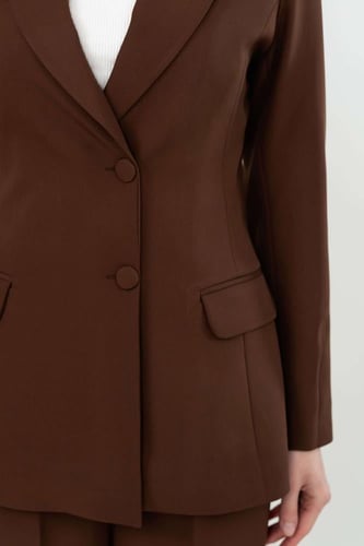 طقم نسائي رسمي مخصر