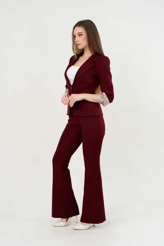 طقم نسائي رسمي برغندي بنقشة ورد