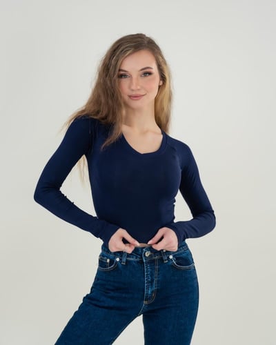 بلوزة نسائية قصيرة قطنية بياقة V