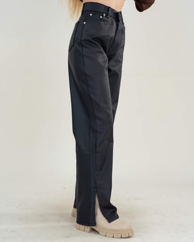 جينز نسائي مفتوح من الأسفل – أسود أنيق