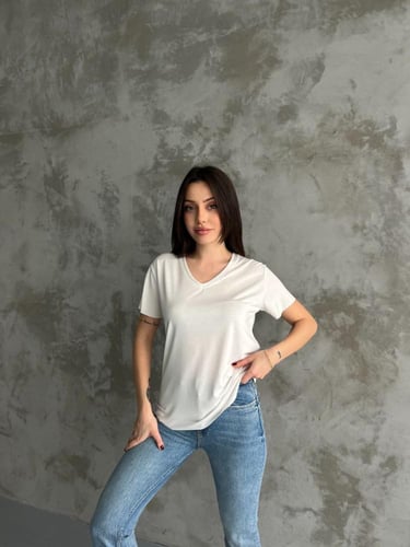 بلوزة نسائية قطن بياقة V